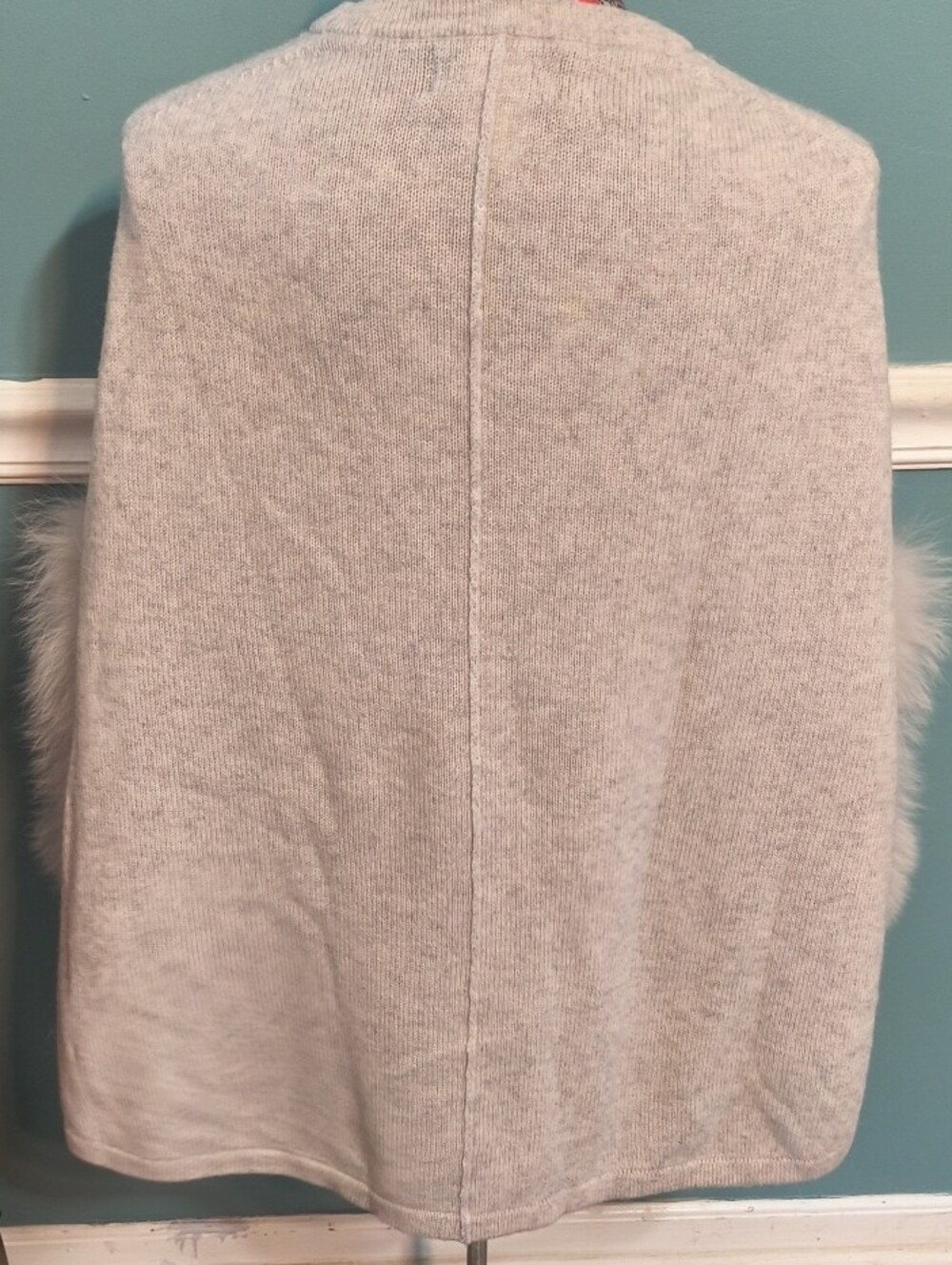 Cozy Light Grey Cable Knit Wool Fox Fur Trim Poncho - Picture 8 of 8